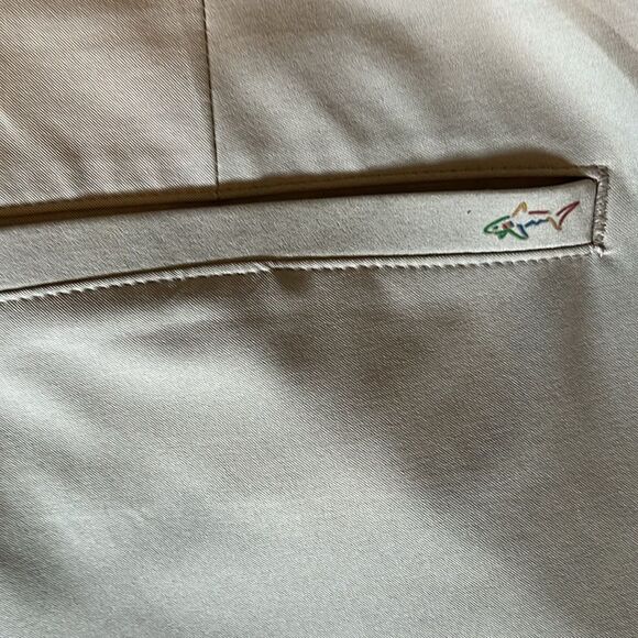 Greg Norman size 42 khaki golf shorts for men. Like new. MST101 - Picture 4 of 7